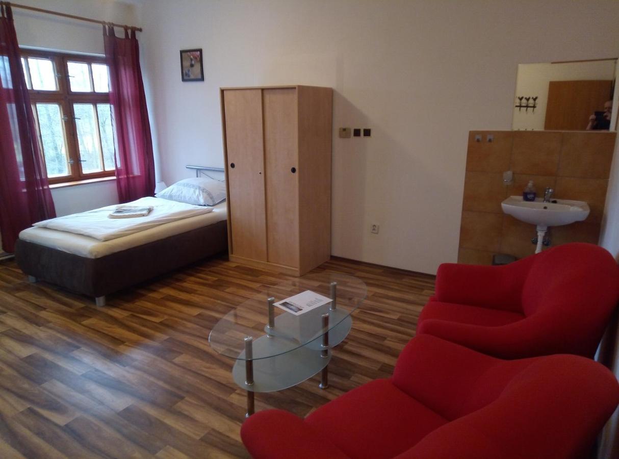 Penzion U Nahonu Mesto Touskov Exterior photo